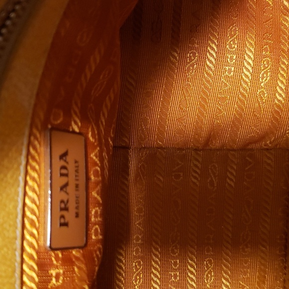 Prada women's vintage purse... Good condition - Picture 8 of 10